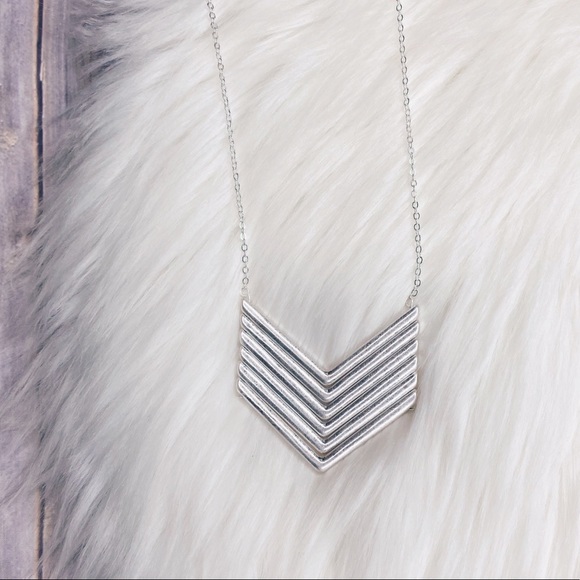 Ashlynn Necklace💫 - Picture 2 of 2